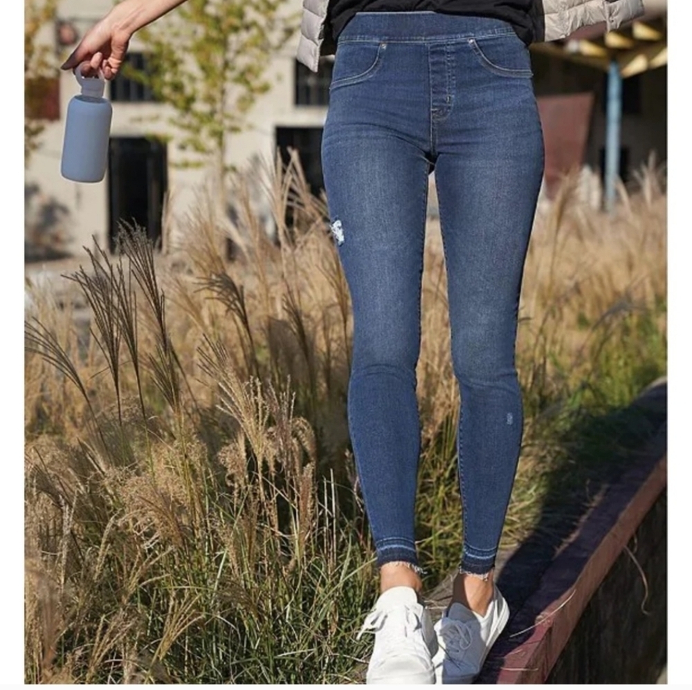 Spanx Pull on‎ Distressed Skinny Jeans Size Medium